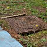 ...e i tombini nascondono pericolose buche